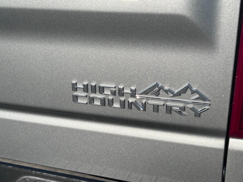 Chevrolet Silverado 1500 Vehicle Full-screen Gallery Image 5