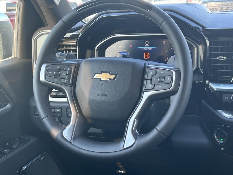 Chevrolet Silverado 1500 Vehicle Full-screen Gallery Image 8