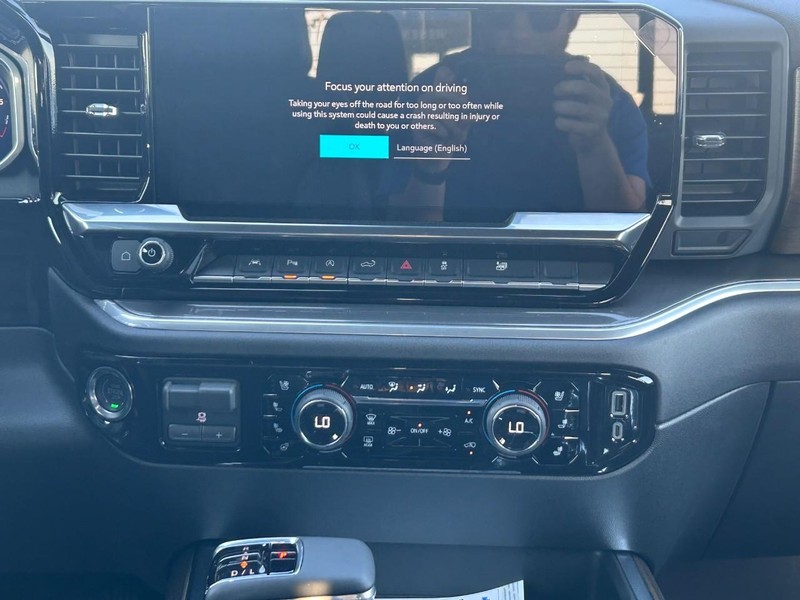 Chevrolet Silverado 1500 Vehicle Full-screen Gallery Image 9
