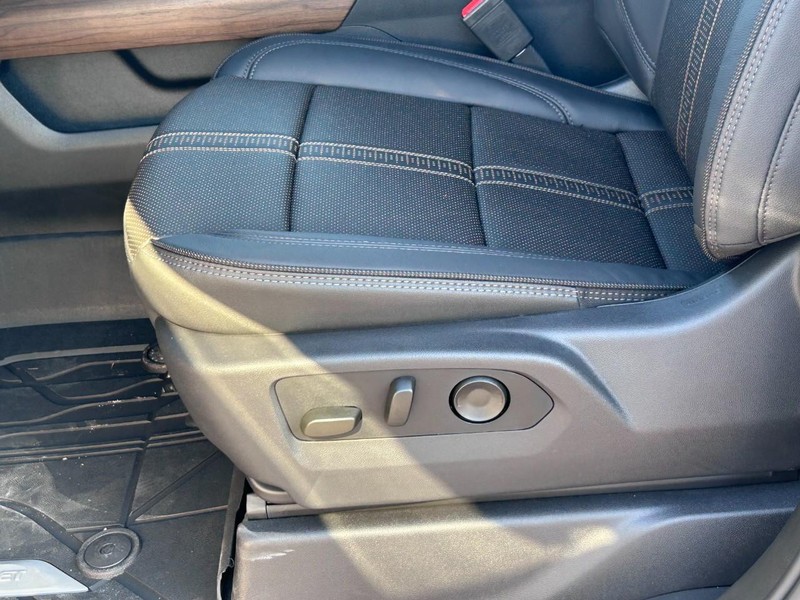 Chevrolet Silverado 1500 Vehicle Full-screen Gallery Image 13