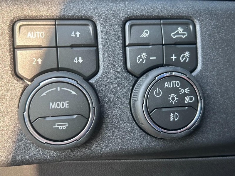 Chevrolet Silverado 1500 Vehicle Full-screen Gallery Image 14