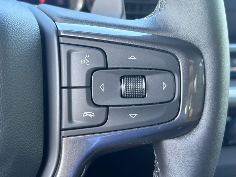 Chevrolet Silverado 1500 Vehicle Full-screen Gallery Image 16