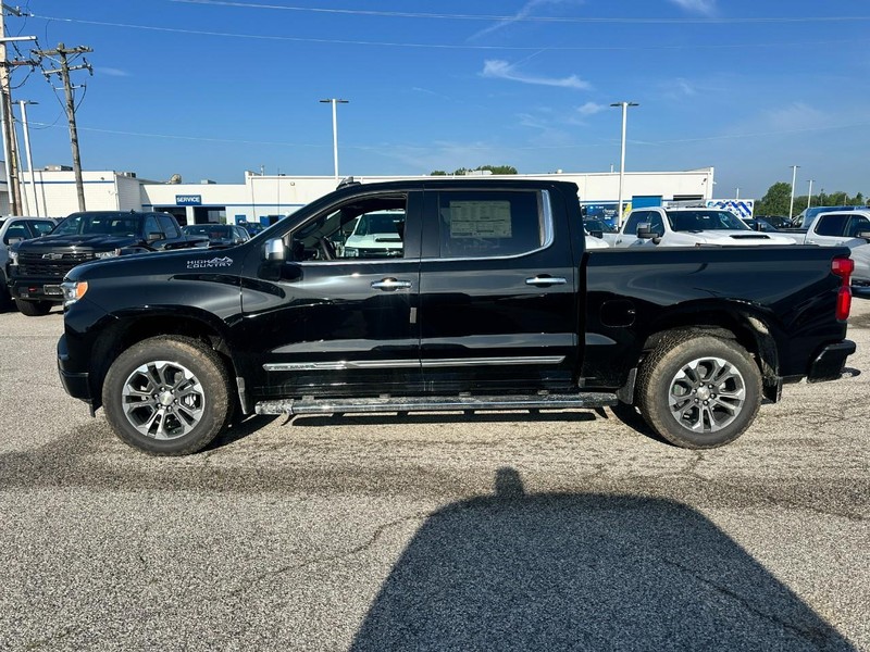 Chevrolet Silverado 1500 Vehicle Full-screen Gallery Image 2