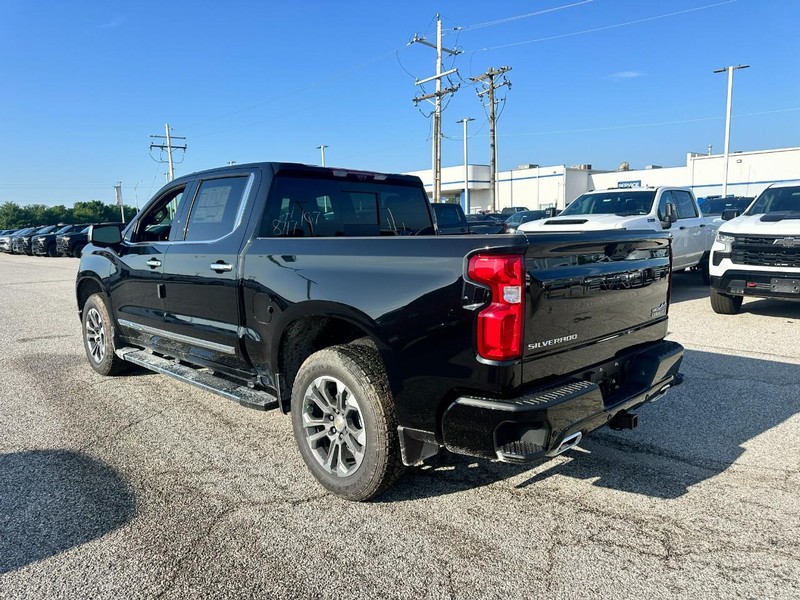 Chevrolet Silverado 1500 Vehicle Full-screen Gallery Image 3