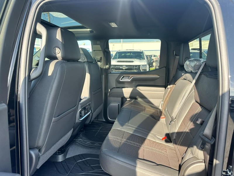 Chevrolet Silverado 1500 Vehicle Full-screen Gallery Image 4