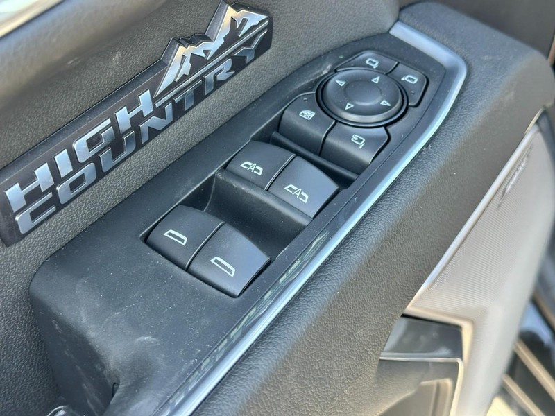 Chevrolet Silverado 1500 Vehicle Full-screen Gallery Image 10