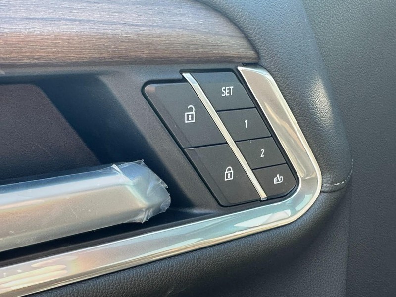 Chevrolet Silverado 1500 Vehicle Full-screen Gallery Image 11