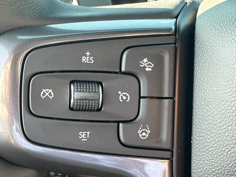 Chevrolet Silverado 1500 Vehicle Full-screen Gallery Image 13