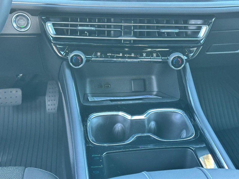 Chevrolet Traverse Vehicle Full-screen Gallery Image 9