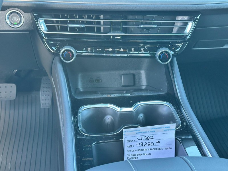 Chevrolet Traverse Vehicle Full-screen Gallery Image 9