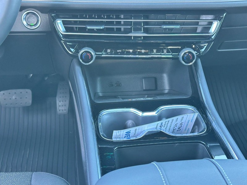 Chevrolet Traverse Vehicle Full-screen Gallery Image 9