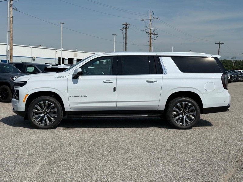 Chevrolet Suburban Vehicle Full-screen Gallery Image 2