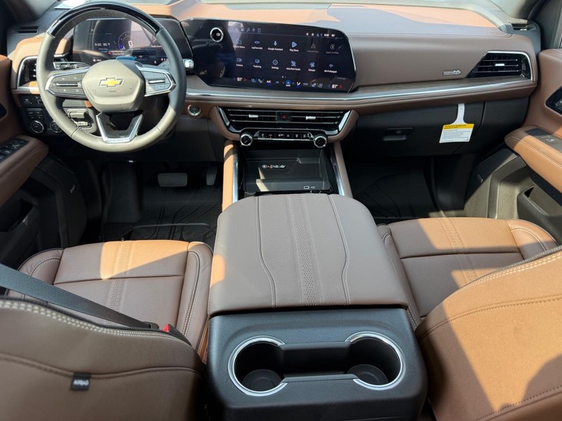 Chevrolet Suburban Vehicle Full-screen Gallery Image 9