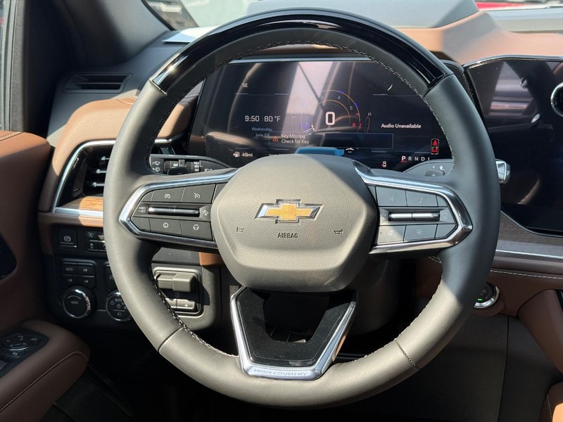 Chevrolet Suburban Vehicle Full-screen Gallery Image 10