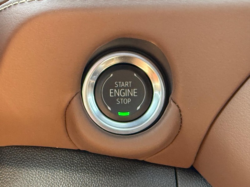 Chevrolet Suburban Vehicle Full-screen Gallery Image 13