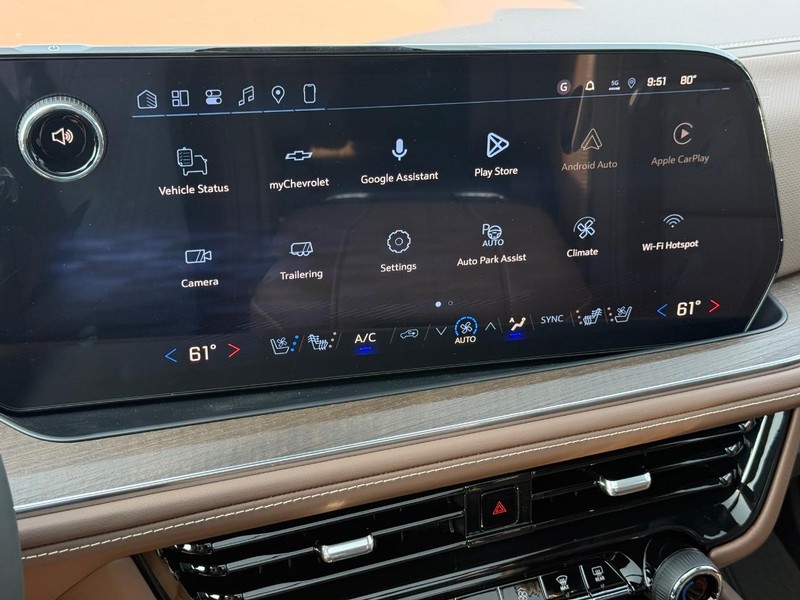 Chevrolet Suburban Vehicle Full-screen Gallery Image 14