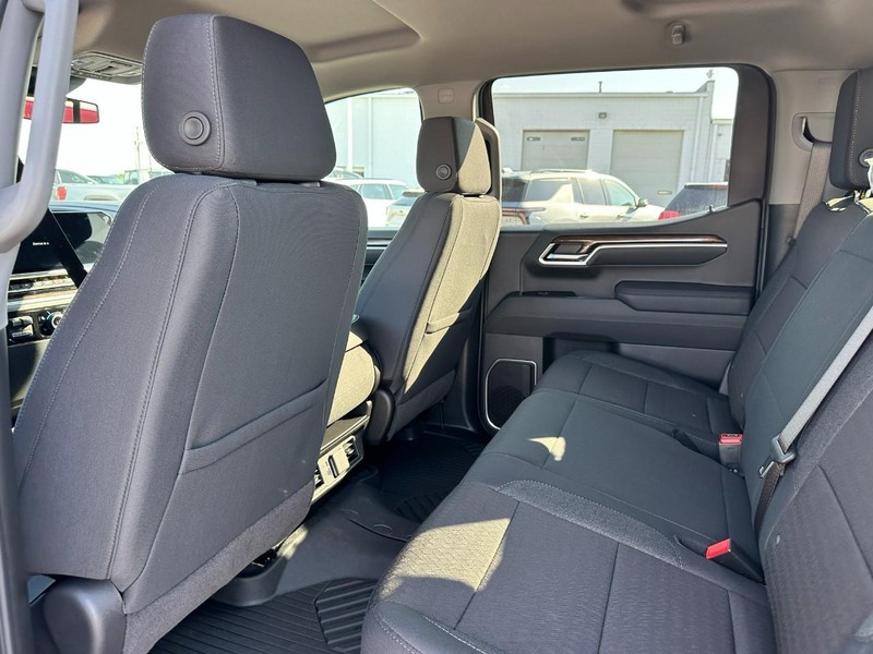 Chevrolet Silverado 1500 Vehicle Full-screen Gallery Image 4