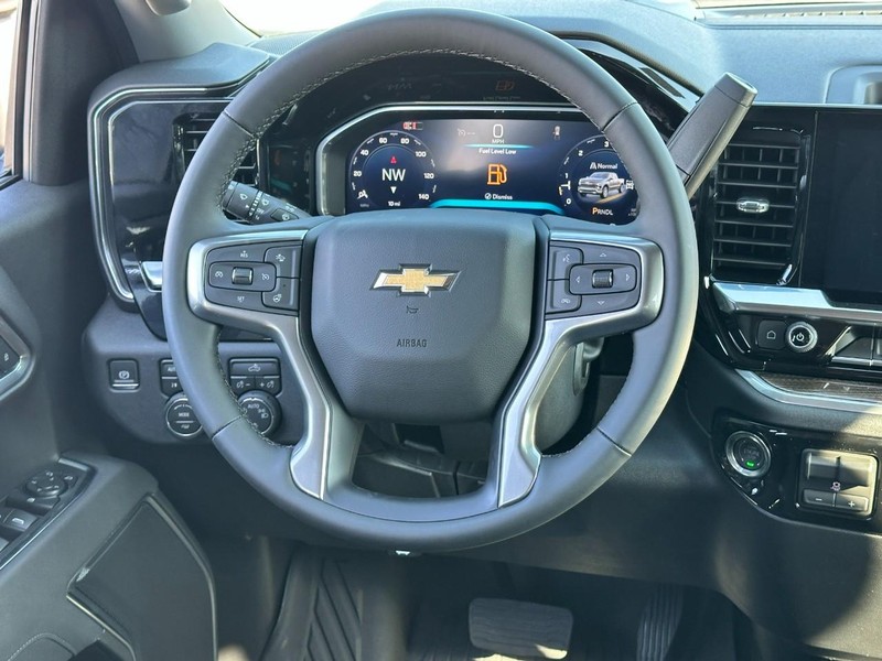 Chevrolet Silverado 1500 Vehicle Full-screen Gallery Image 6