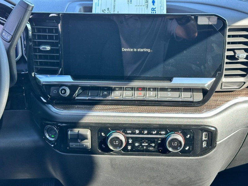 Chevrolet Silverado 1500 Vehicle Full-screen Gallery Image 7