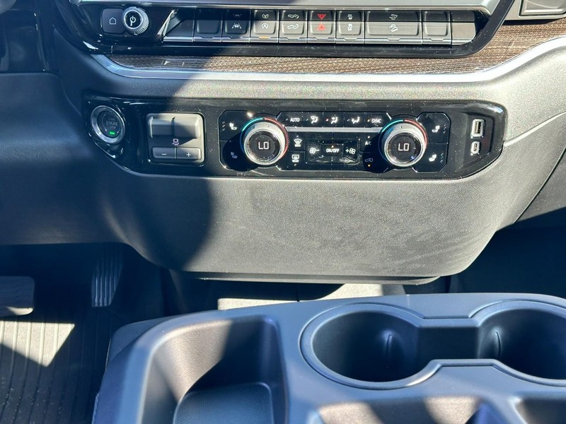 Chevrolet Silverado 1500 Vehicle Full-screen Gallery Image 8