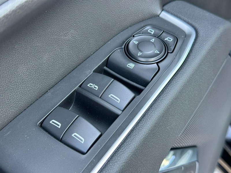 Chevrolet Silverado 1500 Vehicle Full-screen Gallery Image 9