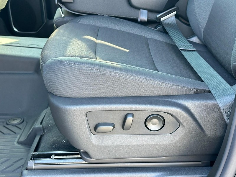 Chevrolet Silverado 1500 Vehicle Full-screen Gallery Image 10