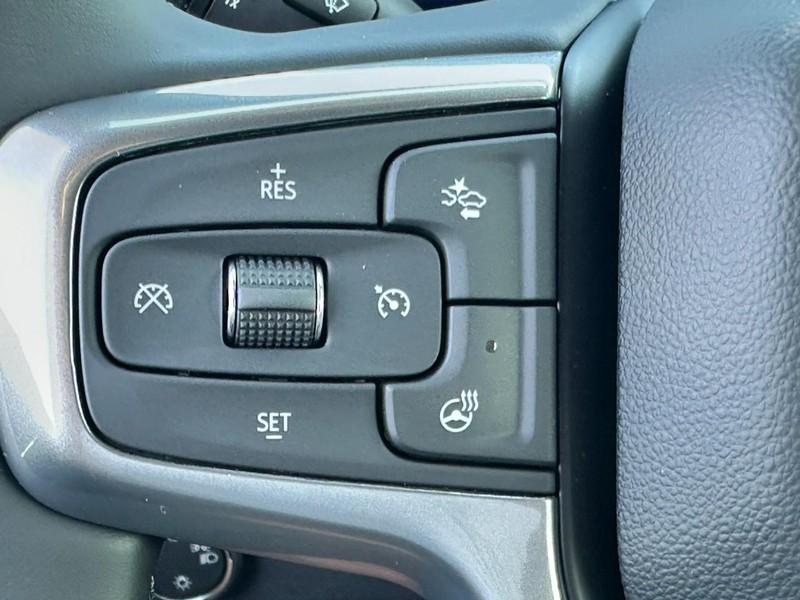 Chevrolet Silverado 1500 Vehicle Full-screen Gallery Image 11