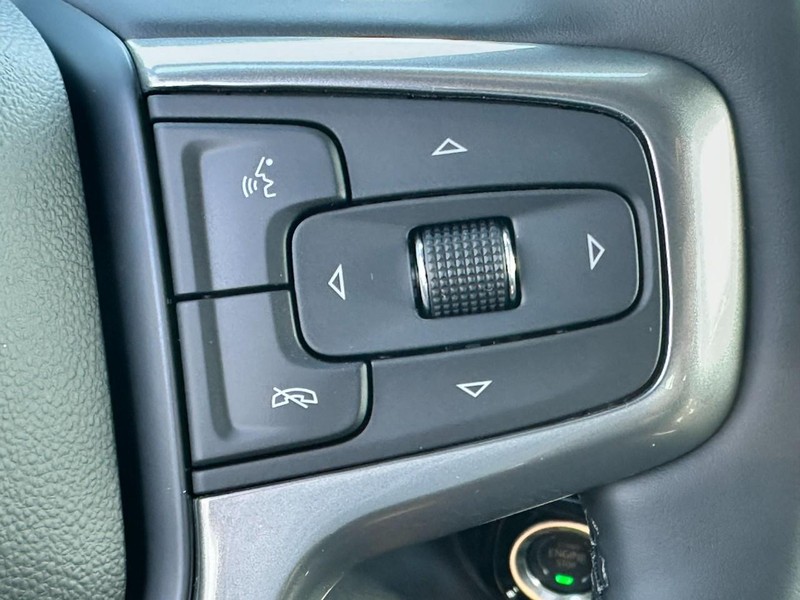 Chevrolet Silverado 1500 Vehicle Full-screen Gallery Image 12