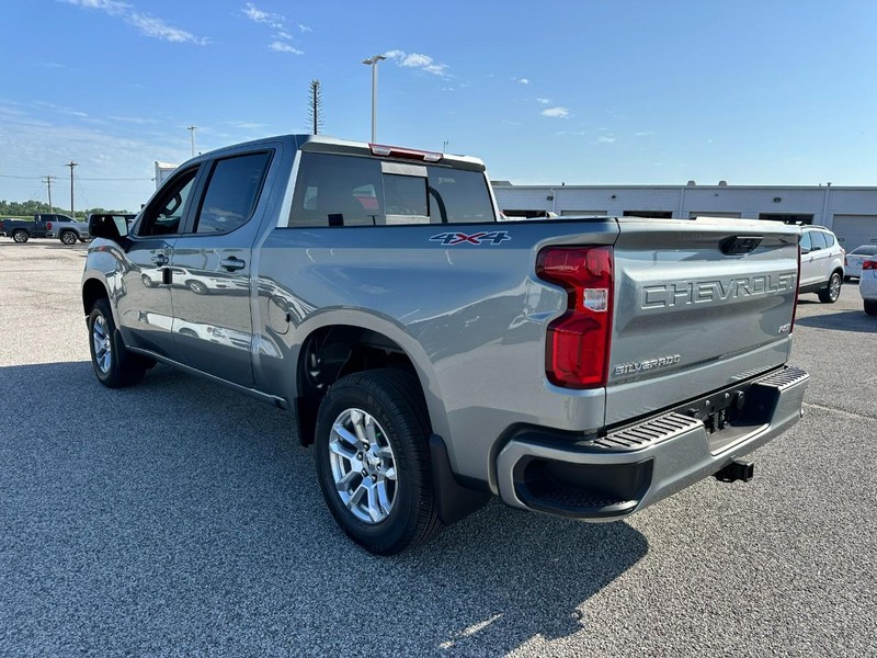 Chevrolet Silverado 1500 Vehicle Full-screen Gallery Image 3