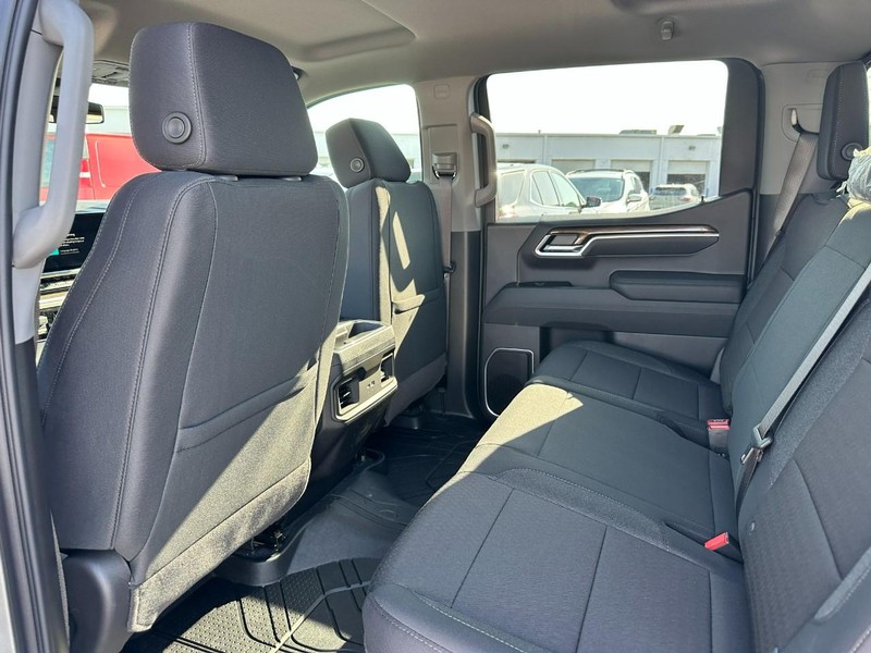 Chevrolet Silverado 1500 Vehicle Full-screen Gallery Image 4
