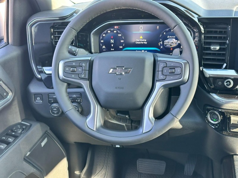 Chevrolet Silverado 1500 Vehicle Full-screen Gallery Image 6