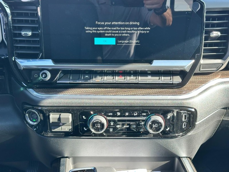Chevrolet Silverado 1500 Vehicle Full-screen Gallery Image 7