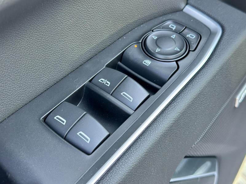 Chevrolet Silverado 1500 Vehicle Full-screen Gallery Image 9
