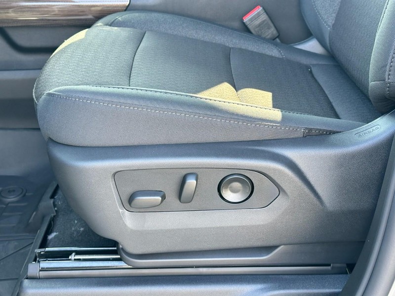 Chevrolet Silverado 1500 Vehicle Full-screen Gallery Image 10