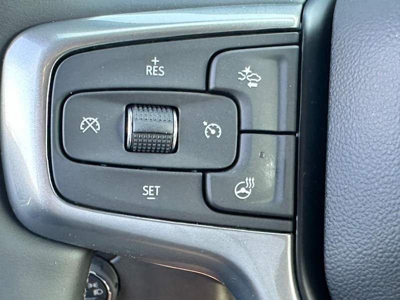 Chevrolet Silverado 1500 Vehicle Full-screen Gallery Image 11