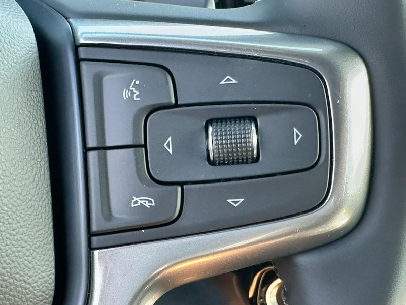 Chevrolet Silverado 1500 Vehicle Full-screen Gallery Image 12