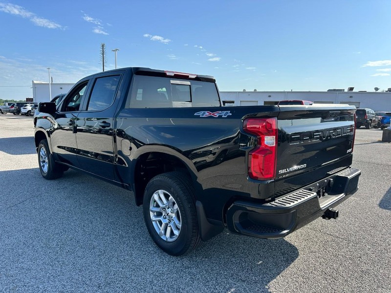 Chevrolet Silverado 1500 Vehicle Full-screen Gallery Image 3