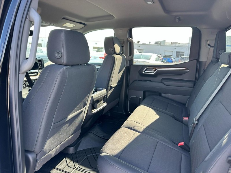 Chevrolet Silverado 1500 Vehicle Full-screen Gallery Image 4