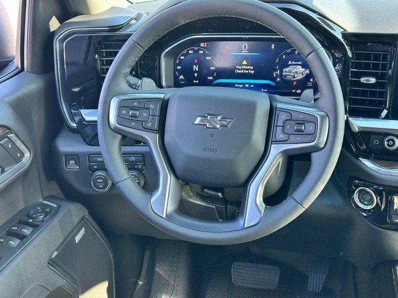 Chevrolet Silverado 1500 Vehicle Full-screen Gallery Image 6