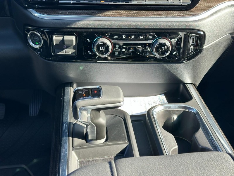 Chevrolet Silverado 1500 Vehicle Full-screen Gallery Image 8