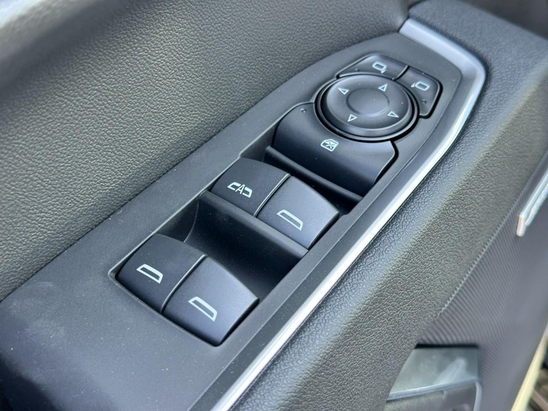 Chevrolet Silverado 1500 Vehicle Full-screen Gallery Image 9
