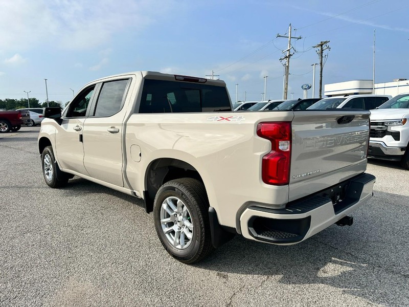 Chevrolet Silverado 1500 Vehicle Full-screen Gallery Image 3