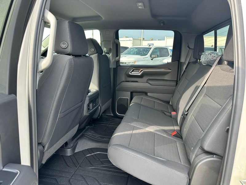 Chevrolet Silverado 1500 Vehicle Full-screen Gallery Image 4