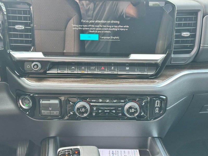 Chevrolet Silverado 1500 Vehicle Full-screen Gallery Image 7