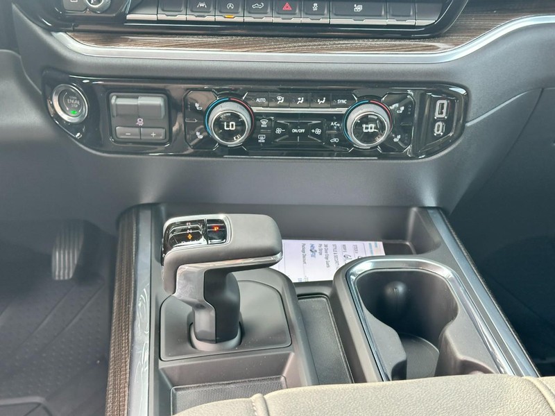Chevrolet Silverado 1500 Vehicle Full-screen Gallery Image 8