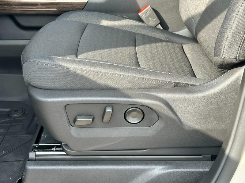 Chevrolet Silverado 1500 Vehicle Full-screen Gallery Image 10