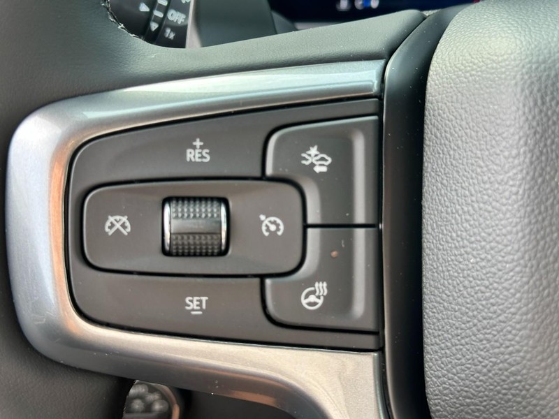 Chevrolet Silverado 1500 Vehicle Full-screen Gallery Image 11