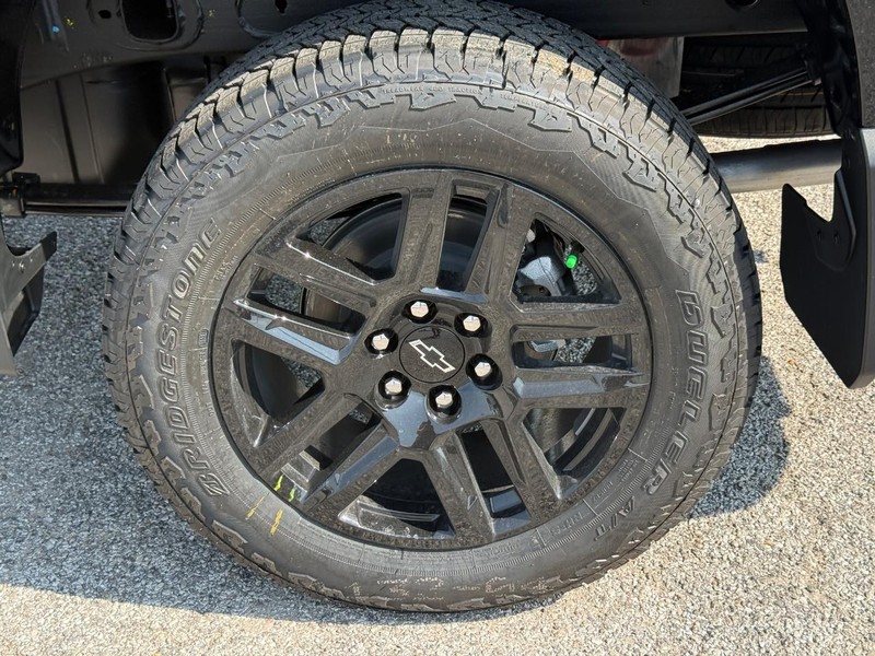 Chevrolet Silverado 1500 Vehicle Full-screen Gallery Image 4