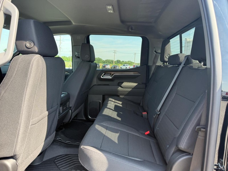 Chevrolet Silverado 1500 Vehicle Full-screen Gallery Image 5