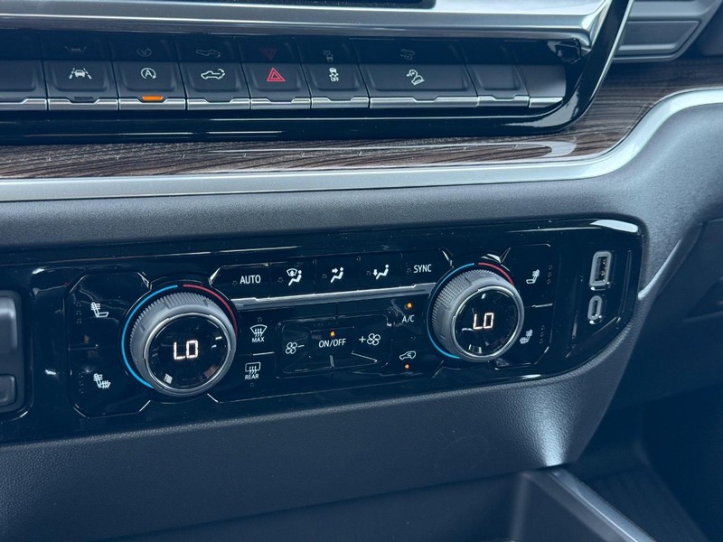 Chevrolet Silverado 1500 Vehicle Full-screen Gallery Image 13